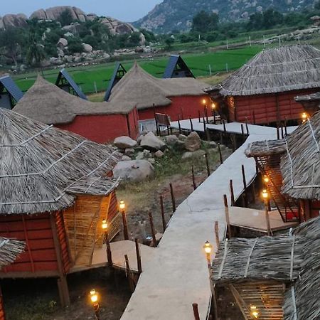 Golden Chariot Resort Hampi Luaran gambar