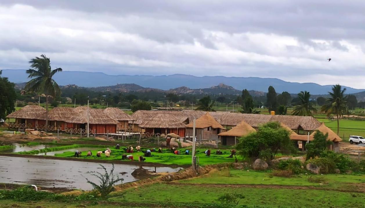 Golden Chariot Resort Hampi Luaran gambar