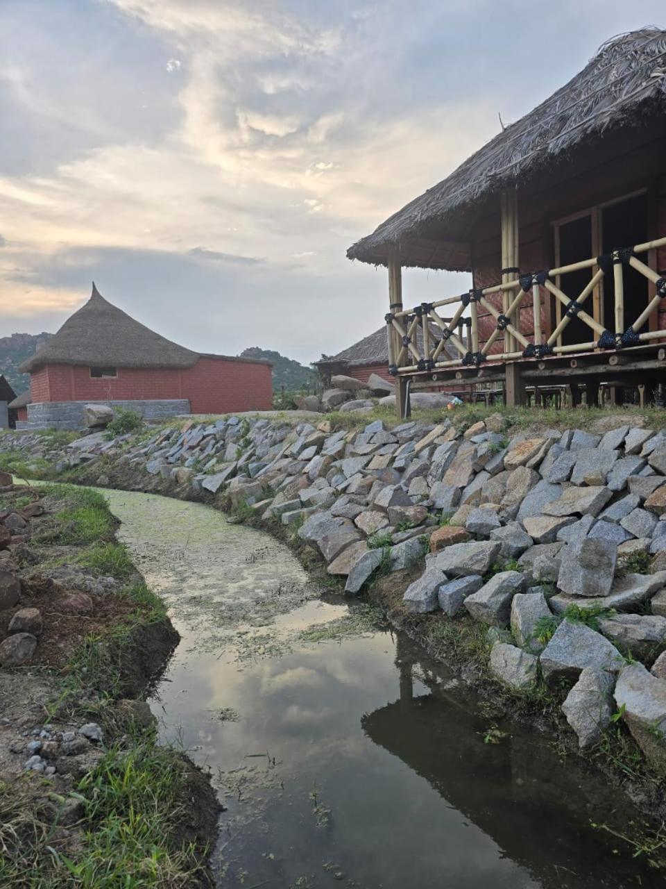 Golden Chariot Resort Hampi Luaran gambar