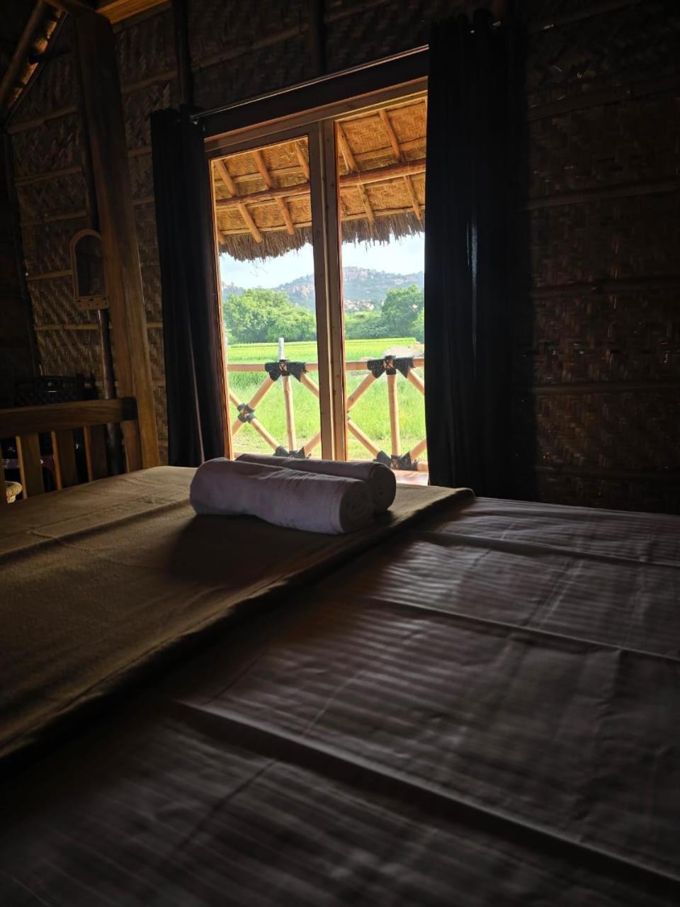 Golden Chariot Resort Hampi Luaran gambar