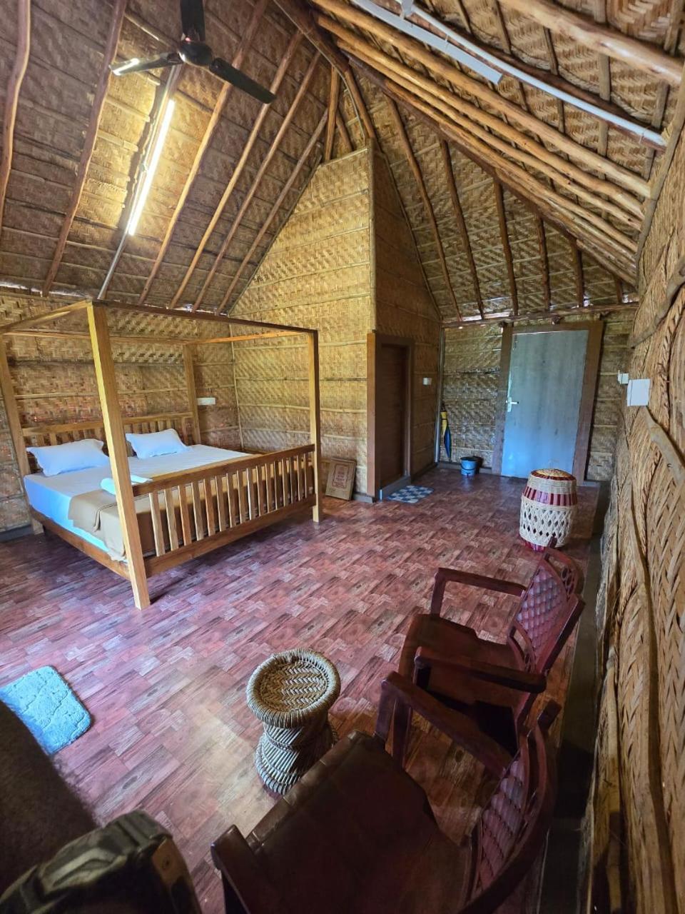 Golden Chariot Resort Hampi Luaran gambar