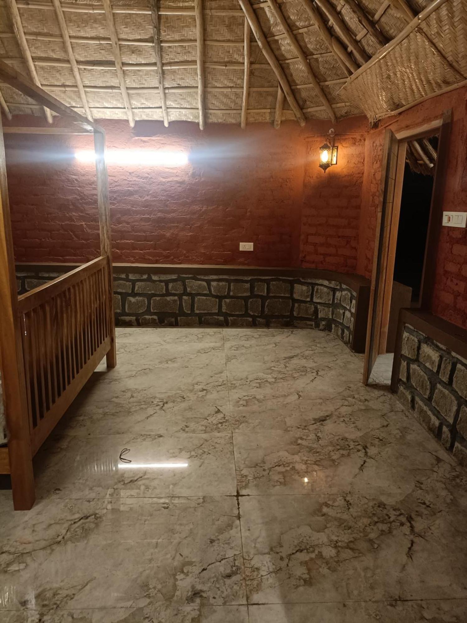 Golden Chariot Resort Hampi Luaran gambar