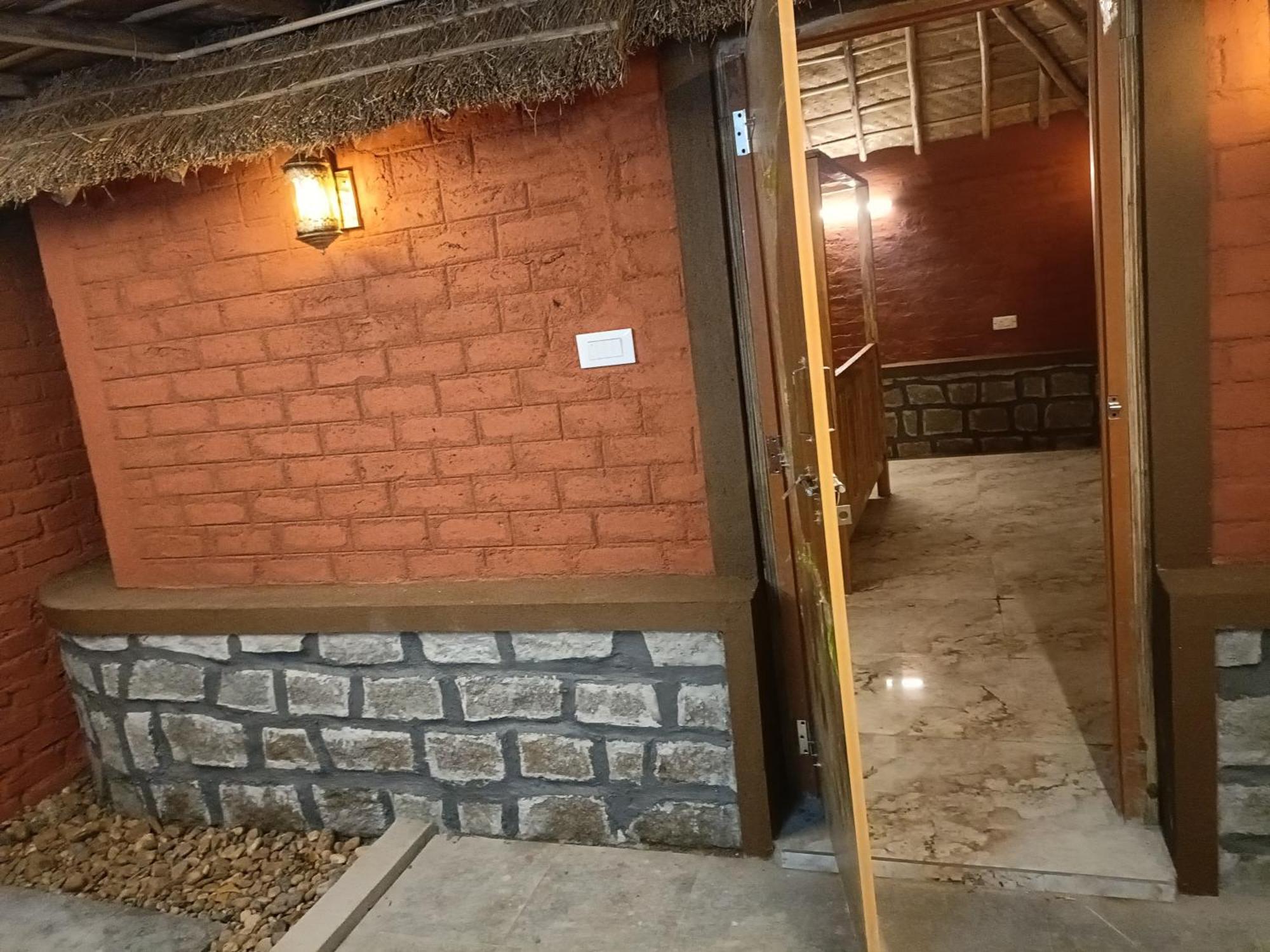 Golden Chariot Resort Hampi Luaran gambar